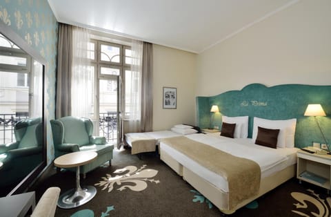 Bed, Balcony/Terrace, Seating area, Bedroom