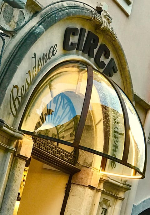 Facade/entrance