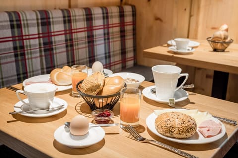 Breakfast, Buffet breakfast