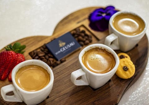 Restaurant/places to eat, Internal: Not applicable to any particular room