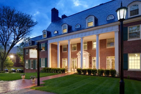 Facade/entrance, Night