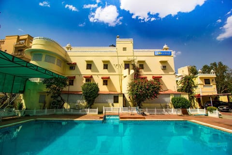 Property building, Pool view, Swimming pool, Swimming pool