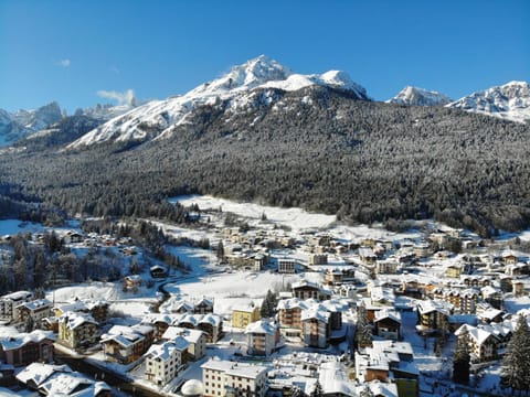 Neighbourhood, Natural landscape, Mountain view