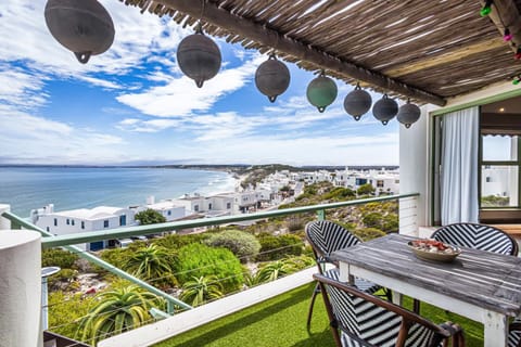 Patio, Natural landscape, View (from property/room), Balcony/Terrace, Dining area, Sea view