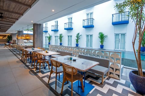 Restaurant/places to eat, Seating area