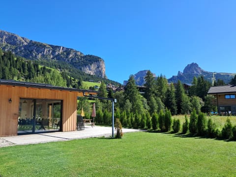 Chalet Dumbria Dolomites Apartment in Sëlva