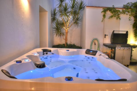 Patio, Spa and wellness centre/facilities, Swimming pool