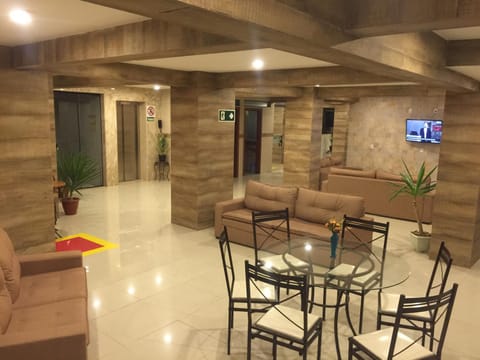 Communal lounge/ TV room, Lobby or reception