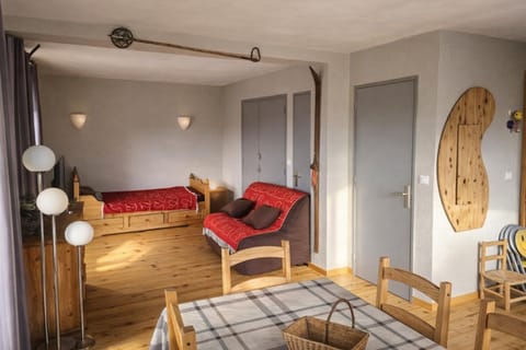 Seating area, internet
