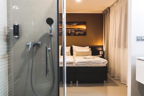 Shower, Bedroom
