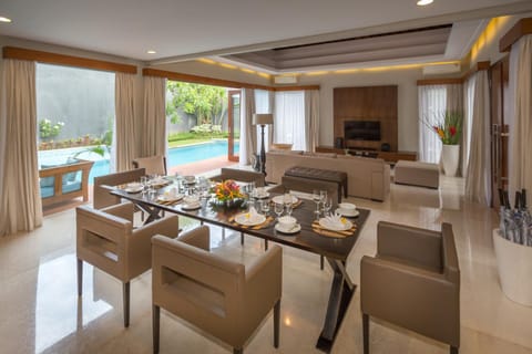 TV and multimedia, Living room, Dining area, Swimming pool, Swimming pool