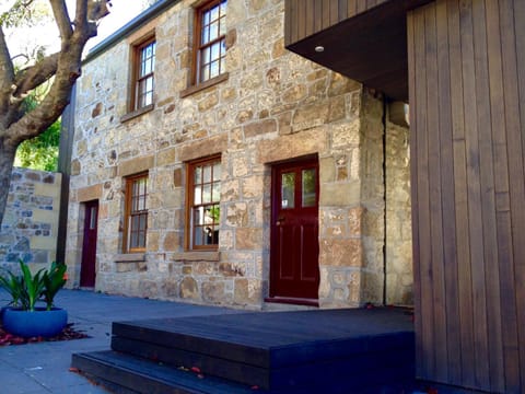 Blue Magnolia Villa in Hobart