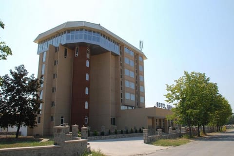 Property building, Day