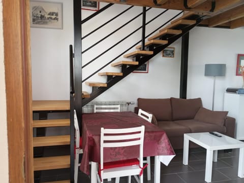 Property building, Seating area, Dining area