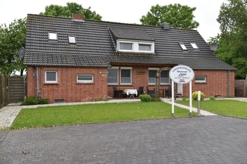 Property building, Patio, Garden, Balcony/Terrace, Area and facilities