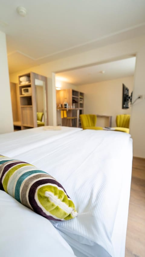 Bed, Photo of the whole room, Seating area, Bedroom, wardrobe