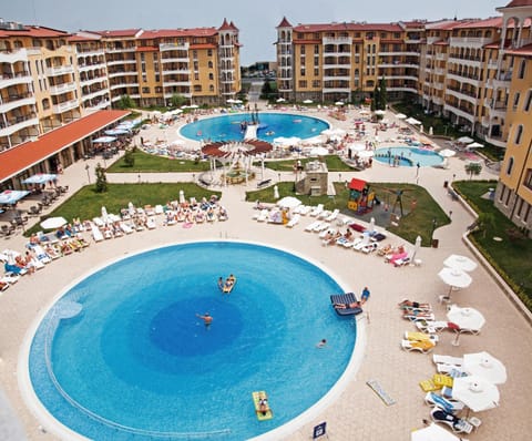 Property building, Day, Swimming pool, sunbed