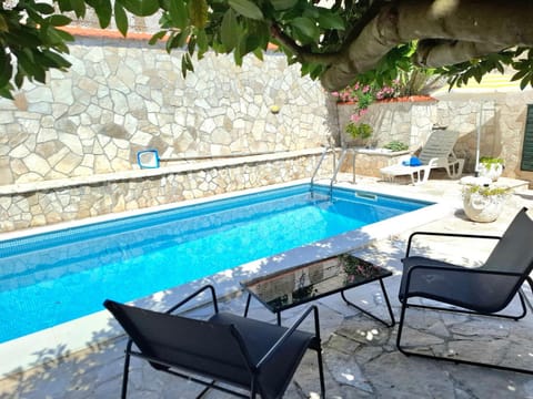 Seating area, Pool view, Swimming pool, sunbed