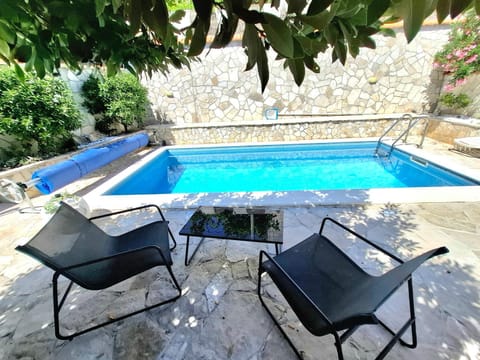 Day, Swimming pool, sunbed