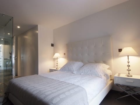 Shower, Toilet, TV and multimedia, Bedroom