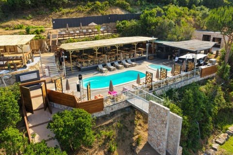Restaurant/places to eat, Swimming pool