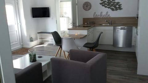 TV and multimedia, Coffee/tea facilities, Kitchen or kitchenette, Living room, Seating area, Dining area