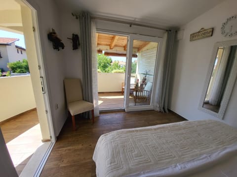 Bed, Balcony/Terrace, Bedroom