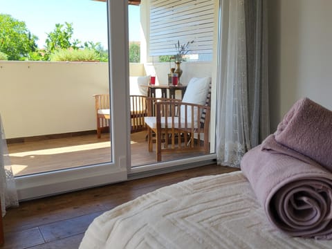 Bed, Balcony/Terrace, Bedroom