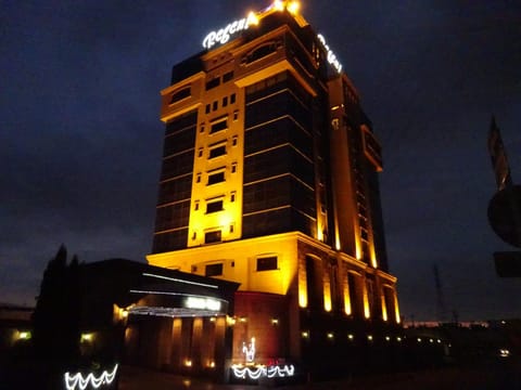 Facade/entrance