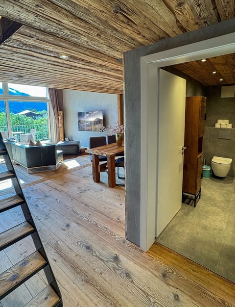 Bathroom, TV and multimedia, Living room, Seating area