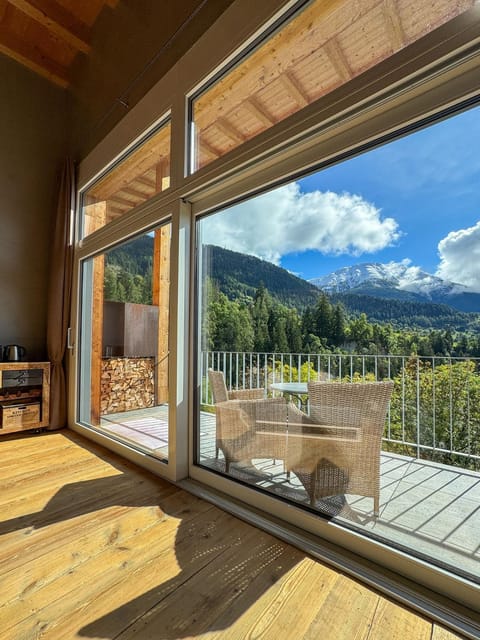 Patio, Day, Natural landscape, View (from property/room), Balcony/Terrace, Dining area, Mountain view