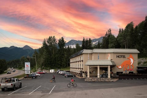 Property building, Natural landscape, Cycling, Sunset, Parking