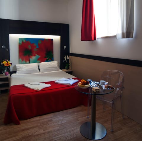 Bed, Food close-up, Photo of the whole room, Bedroom, Non alcoholic drinks