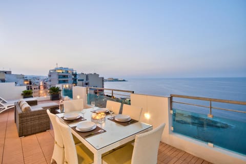 Natural landscape, BBQ facilities, Balcony/Terrace, Floor plan, Dining area, Sea view, sunbed