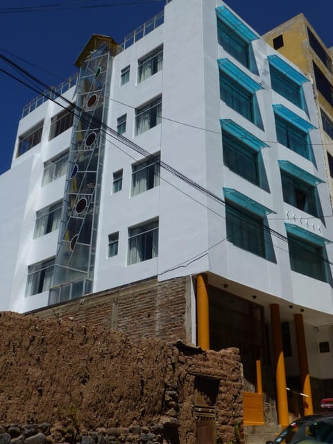 Facade/entrance