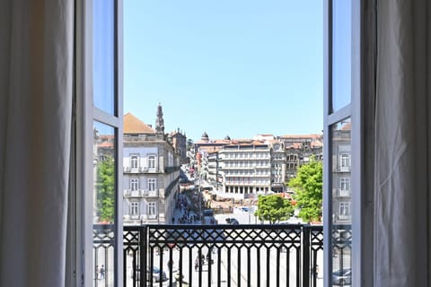 Nearby landmark, City view, Street view