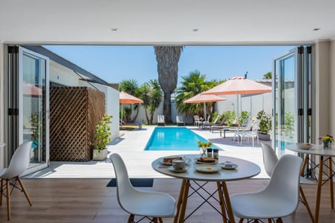 Bloubergstrandlodge Bed and Breakfast in Cape Town