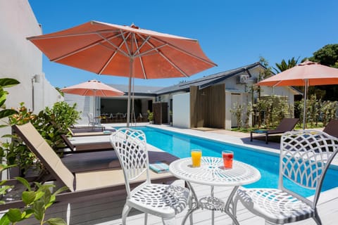 Bloubergstrandlodge Bed and Breakfast in Cape Town