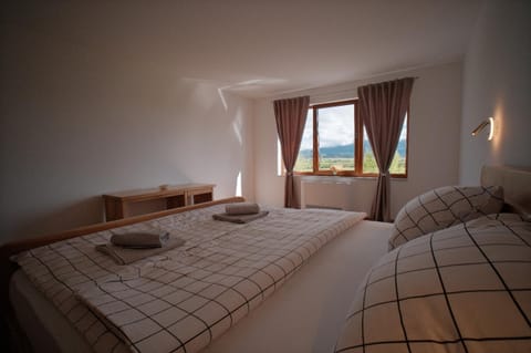 Bed, Natural landscape, Photo of the whole room, towels