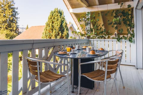 Day, View (from property/room), Balcony/Terrace, Balcony/Terrace, Dining area, Mountain view