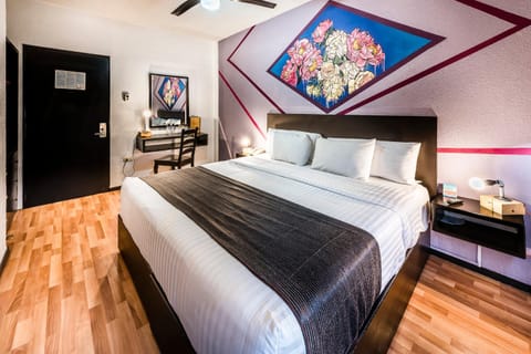 Photo of the whole room, Decorative detail