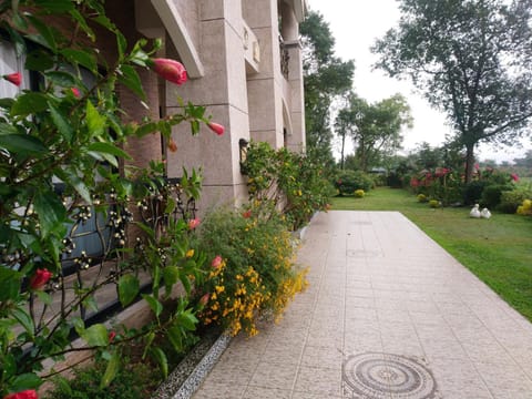 Off site, Neighbourhood, Natural landscape, Garden