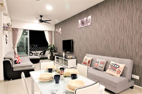 TV and multimedia, Living room, Seating area, Dining area, City view, Mountain view