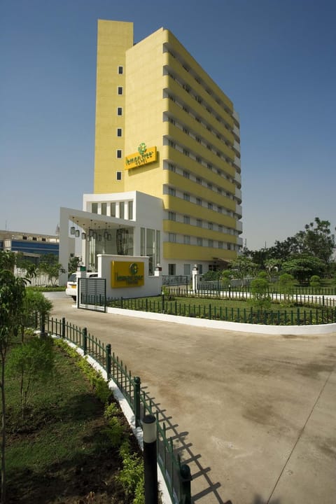 Facade/entrance