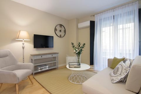 Communal lounge/ TV room, TV and multimedia, Living room, Seating area