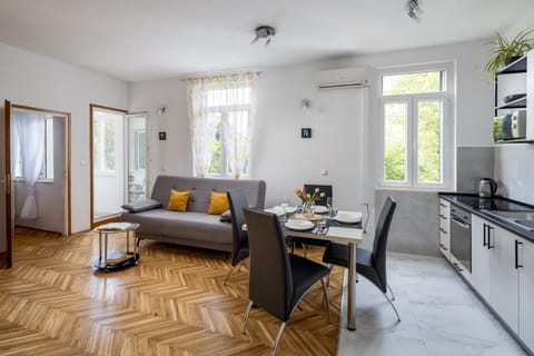 Living room, Seating area, Dining area, kitchen, air conditioner