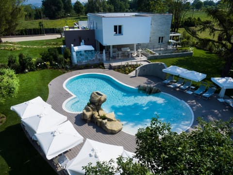 Property building, Bird's eye view, Garden, View (from property/room), Garden view, Pool view, Area and facilities, Swimming pool