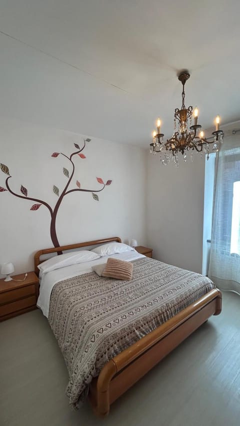 Bed, Photo of the whole room, Bedroom, internet, wardrobe