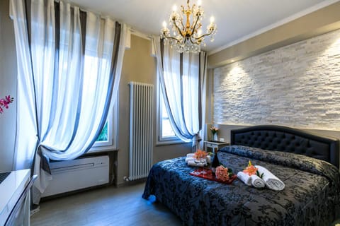 Photo of the whole room, Decorative detail