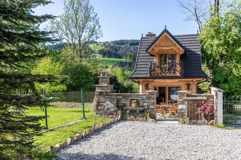 Property building, Patio, BBQ facilities, Garden
